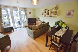 Lounge/Diner- click for photo gallery